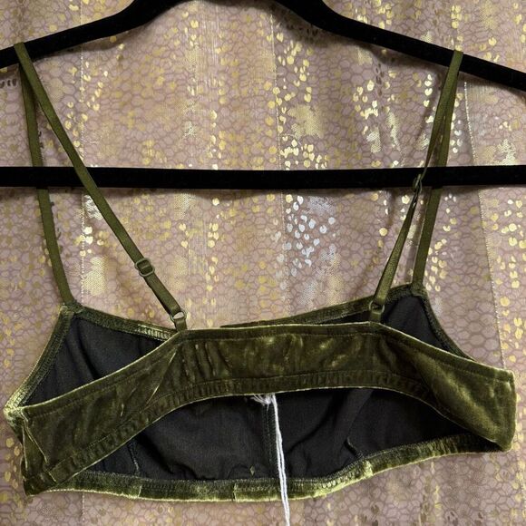 Urban Outfitters Only Hearts X Out From Under Velvet Heart-Button Bra Green XS/S - Picture 2 of 11